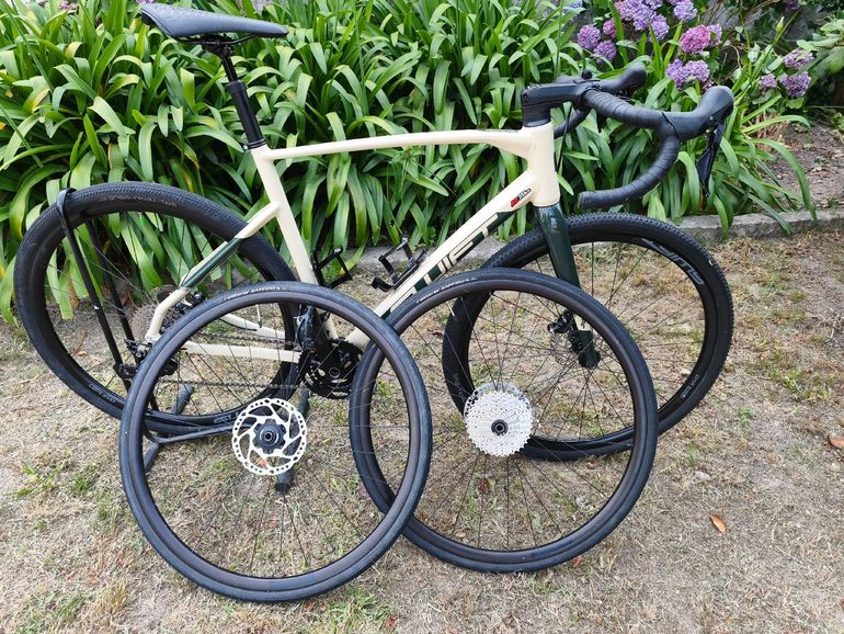 Used Swift Enduravox Shimano GRX 2021 Road & Gravel, White — image 1 of 17