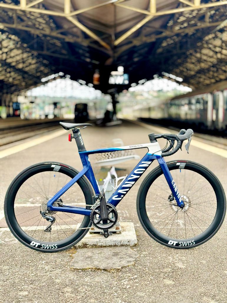 Used Canyon Aeroad Shimano Ultegra 2022 Road & Gravel, Blue — image 1 of 3
