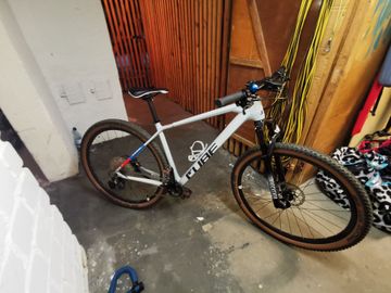 Gebrauchtes CUBE REACTION C:62 PRO 2023 2023 Mountainbike, Weiß, 29 — Bild 1 von 6