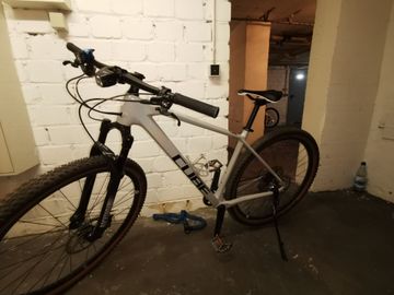 Gebrauchtes CUBE REACTION C:62 PRO 2023 2023 Mountainbike, Weiß, 29 — Bild 2 von 6