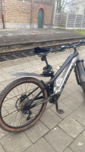 Tweedehands Trek Powerfly FS 4 2022 2022 Mountainbike — afbeelding 2 van 4