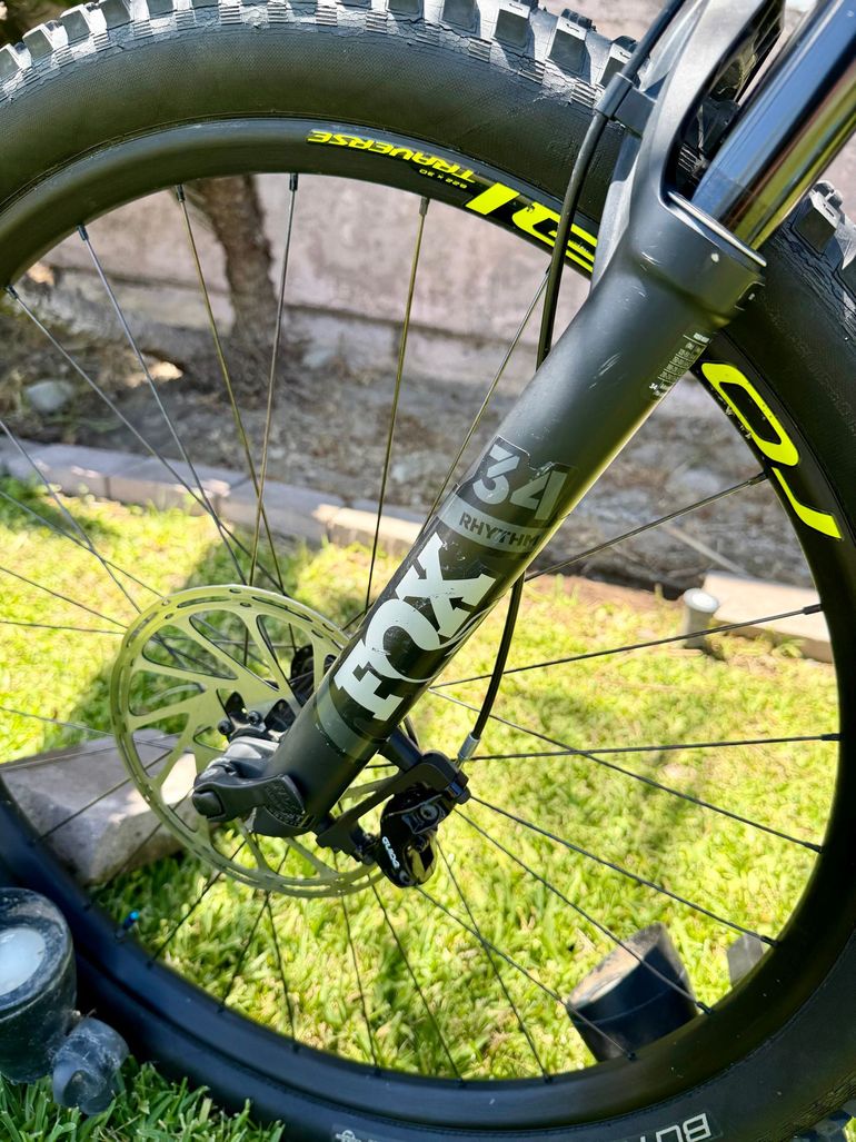 Used Specialized Stumpjumper Comp Alloy 29 2020 2020 Mountainbike, Light Gray, 29 — image 5 of 12