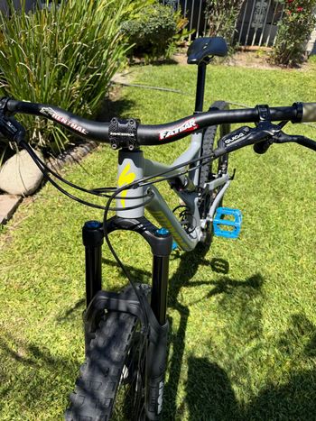 Used Specialized Stumpjumper Comp Alloy 29 2020 2020 Mountainbike, Light Gray, 29 — image 4 of 12