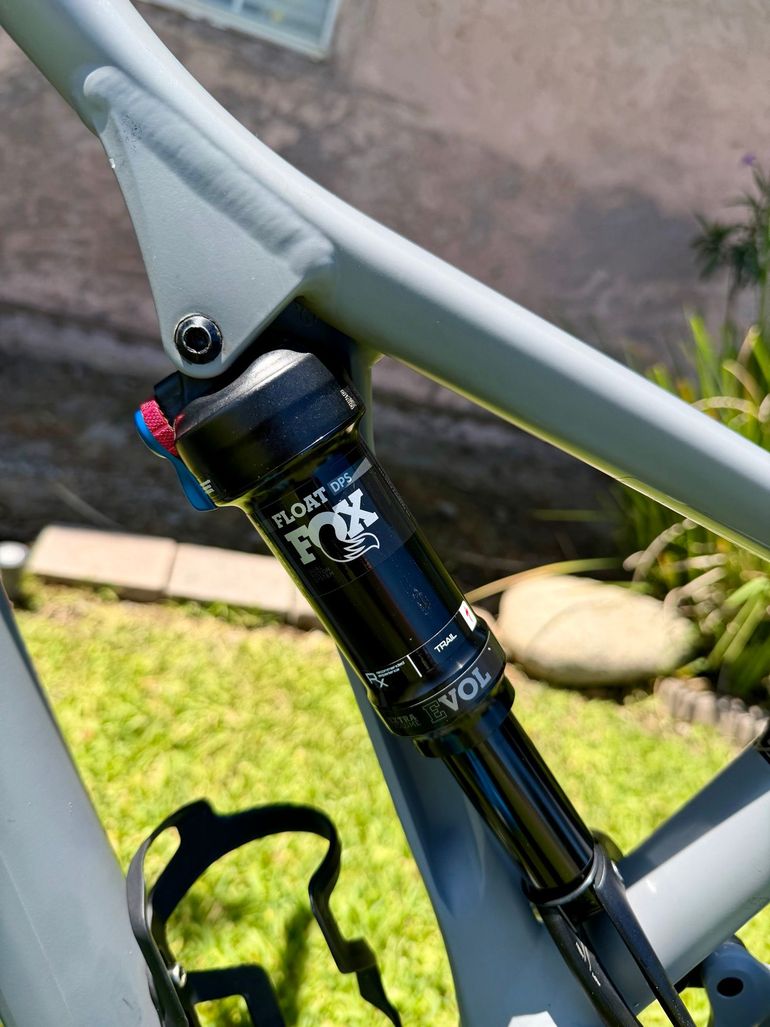 Used Specialized Stumpjumper Comp Alloy 29 2020 2020 Mountainbike, Light Gray, 29 — image 8 of 12
