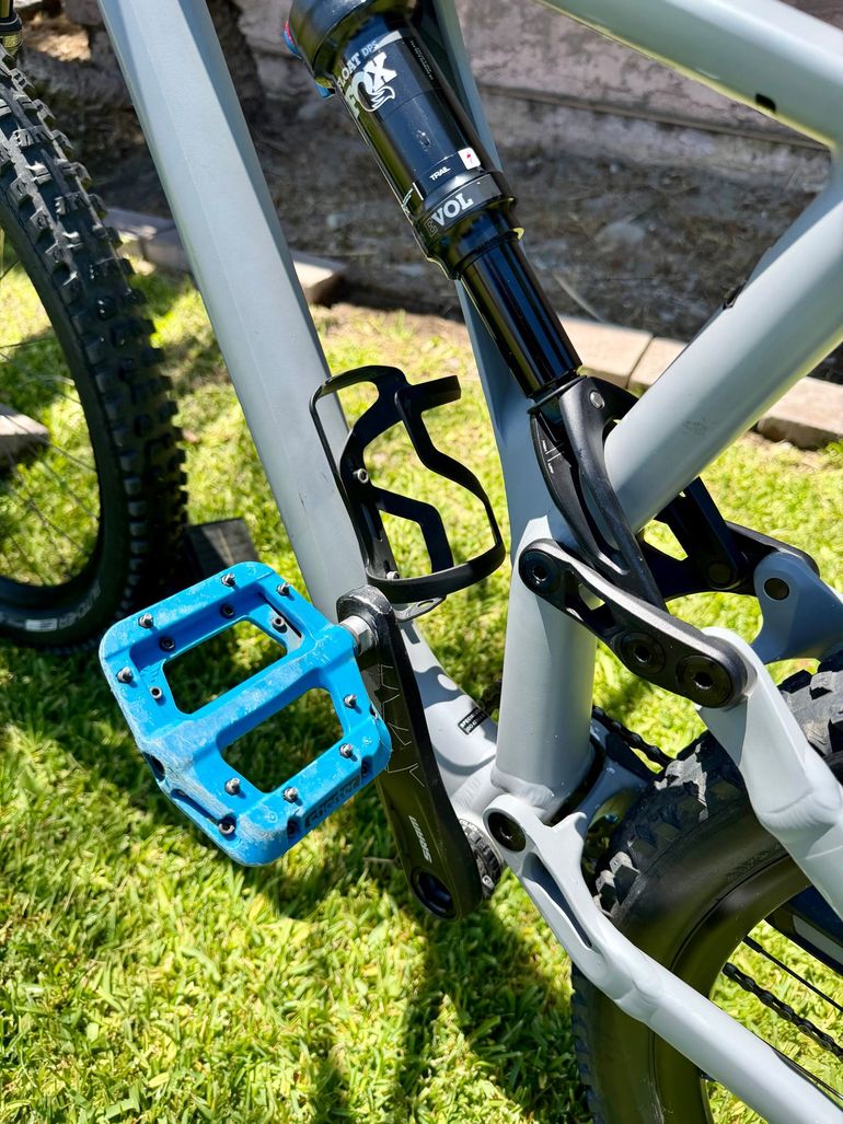 Used Specialized Stumpjumper Comp Alloy 29 2020 2020 Mountainbike, Light Gray, 29 — image 10 of 12