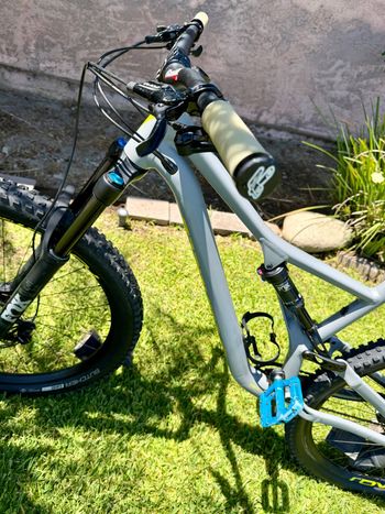 Used Specialized Stumpjumper Comp Alloy 29 2020 2020 Mountainbike, Light Gray, 29 — image 3 of 12