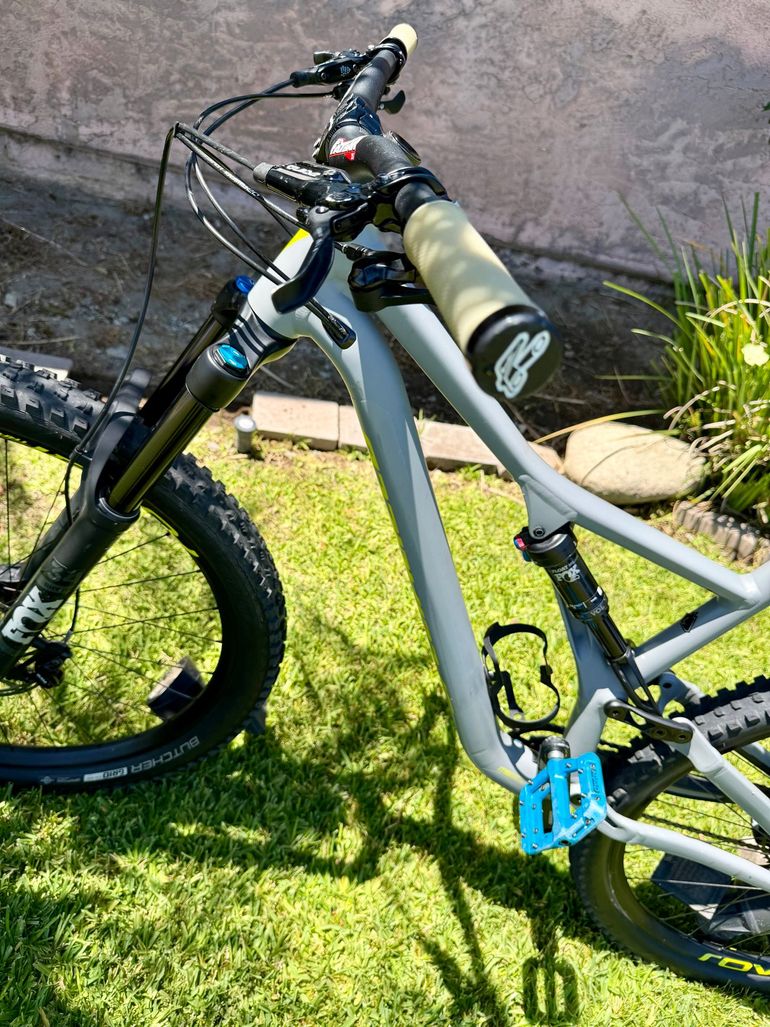 Used Specialized Stumpjumper Comp Alloy 29 2020 2020 Mountainbike, Light Gray, 29 — image 3 of 12