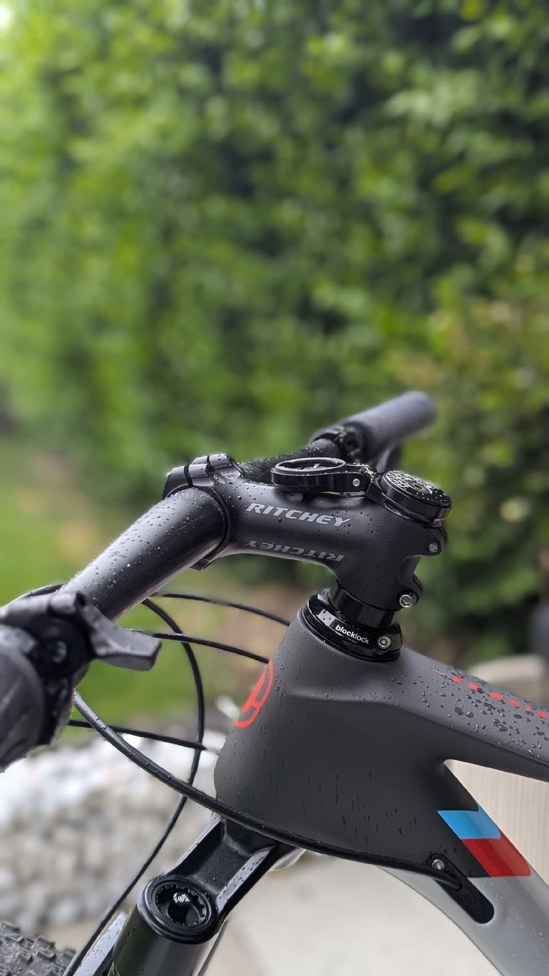 Used Mondraker F-PODIUM CARBON DC RR 2023 2023 Mountainbike, Light Gray, 29 — image 5 of 15