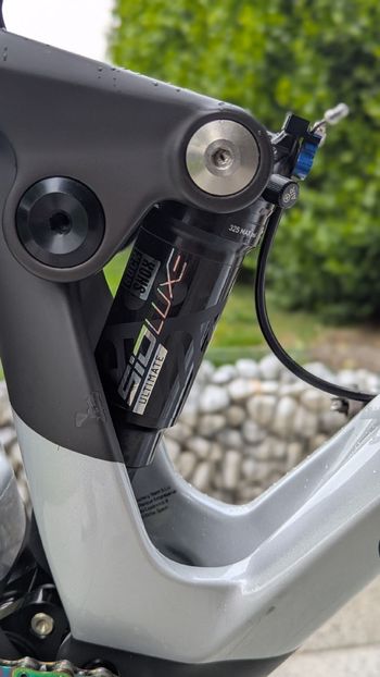 Used Mondraker F-PODIUM CARBON DC RR 2023 2023 Mountainbike, Light Gray, 29 — image 14 of 15