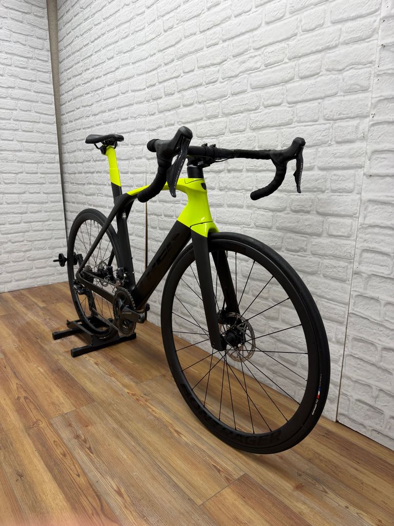 Used Trek Madone SL 7 Disc 2020 2020 Road & Gravel, Black — image 2 of 6