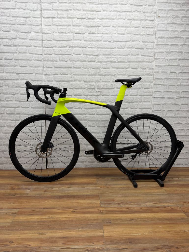 Used Trek Madone SL 7 Disc 2020 2020 Road & Gravel, Black — image 4 of 6