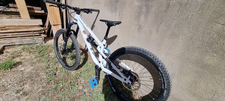 Used Commencal CLASH XS 2022 2022 Mountainbike — image 2 of 4