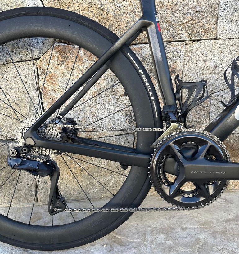 Used Colnago V4Rs Disc Ultegra Di2 8100 w/Fulcrum Racing Wind 400 Wheels 2023 2023 Road & Gravel, Black — image 3 of 3