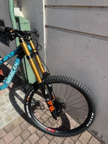Saracen Myst Team - LTD 2026 2026 Mountainbike usato, Blu — immagine 2 di 18