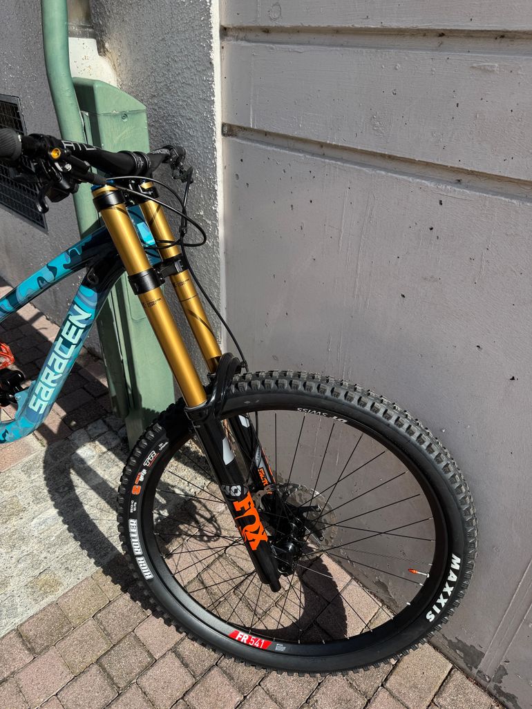 Used Saracen Myst Team - LTD 2026 2026 Mountainbike — image 2 of 18