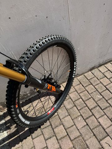 Saracen Myst Team - LTD 2026 2026 Mountainbike usato, Blu — immagine 12 di 18