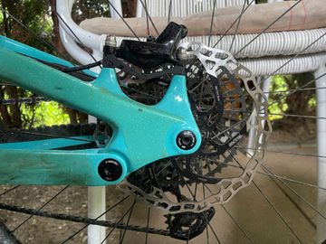 Yt Capra Core 4 2023 Custom SRAM X01 Eagle 2023 Mountainbike usato, Blu — immagine 5 di 14