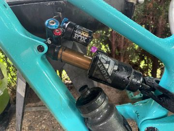 Yt Capra Core 4 2023 Custom SRAM X01 Eagle 2023 Mountainbike usato, Blu — immagine 6 di 14