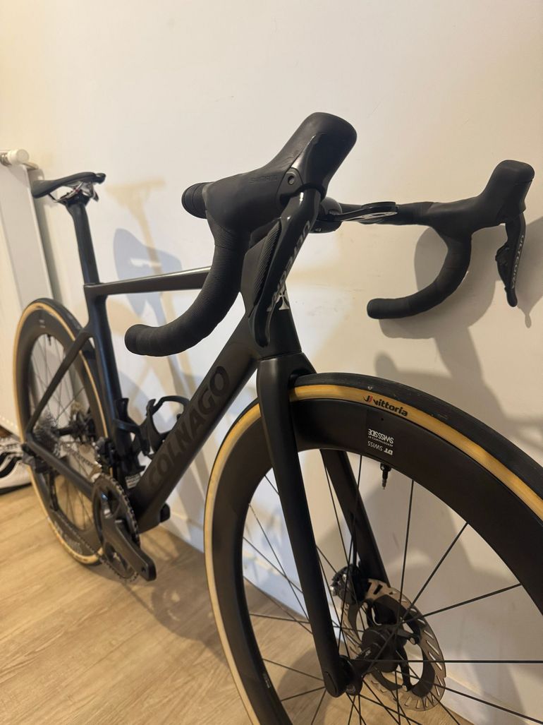 Used Colnago V4Rs Disc Ultegra Di2 8100 w/Fulcrum Racing 600 Wheels 2024 2024 Road & Gravel, Schwarz — image 7 of 7