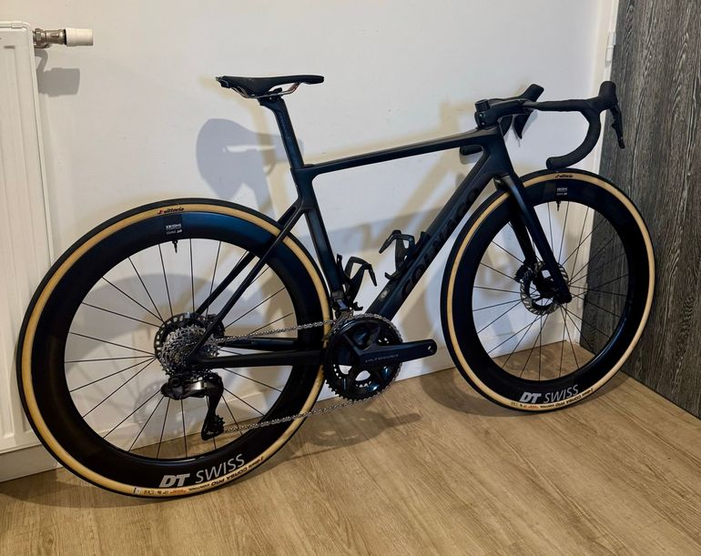 Used Colnago V4Rs Disc Ultegra Di2 8100 w/Fulcrum Racing 600 Wheels 2024 2024 Road & Gravel, Schwarz — image 2 of 7