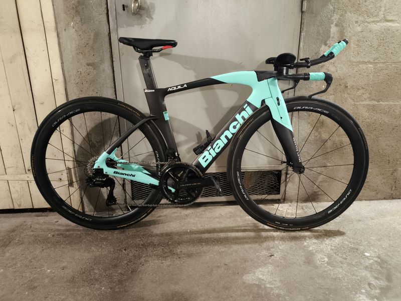 Used Bianchi Aquila Shimano Dura Ace Di2 2021 Road & Gravel