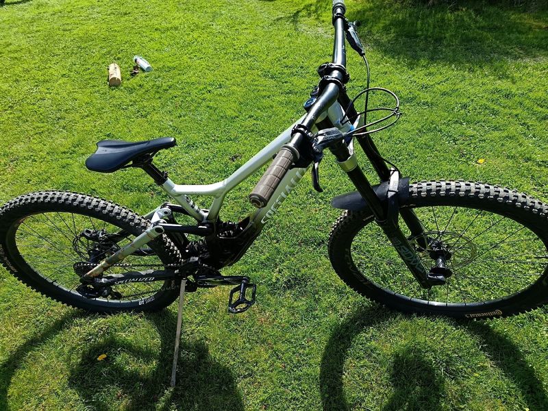 Specialized Demo Expert 2022 2022 Mountainbike d'occasion — image 4 sur 11