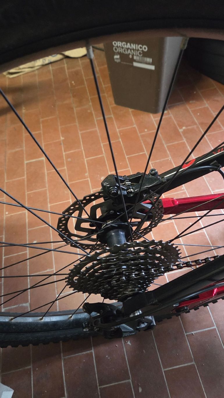 Used Olympia Evo Shimano Deore 2022 Mountainbike, Red — image 4 of 9