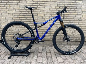 Orbea Oiz Shimano Deore XT Di2 2024 MTB usato