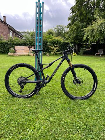 Orbea OIZ M10 2023 2023 Mountainbike usato, Nero — immagine 1 di 11