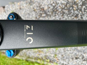 Orbea OIZ M10 2023 2023 Mountainbike usato, Nero — immagine 9 di 11