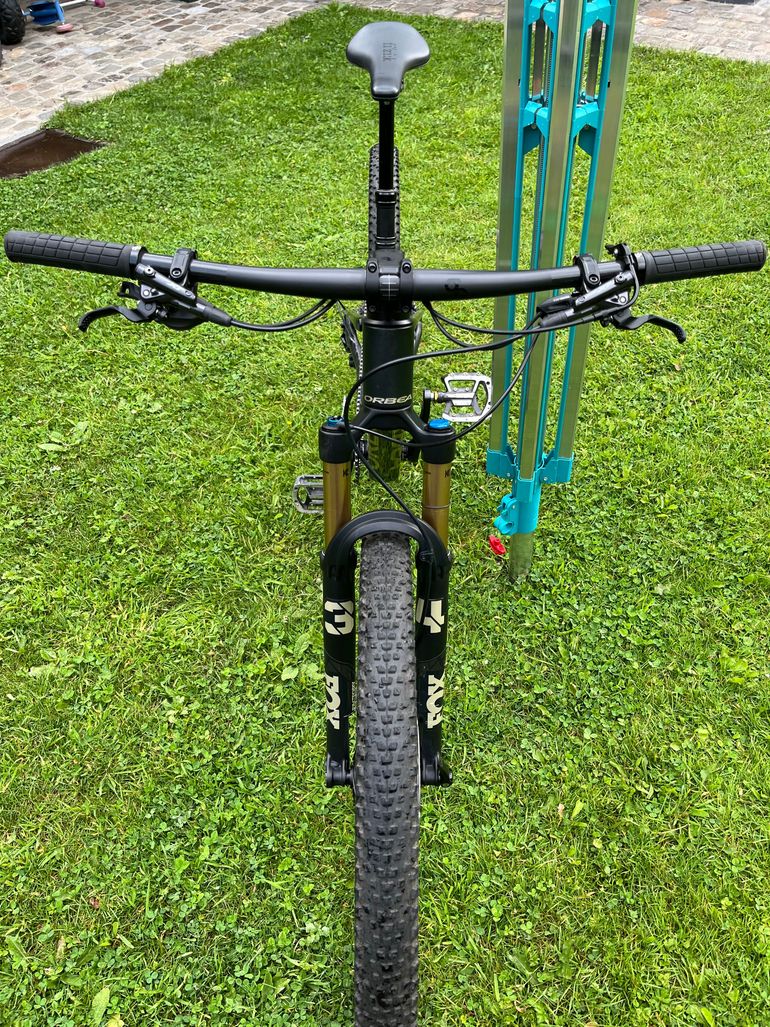 Used Orbea OIZ M10 2023 2023 Mountainbike, Black, 29 — image 4 of 11