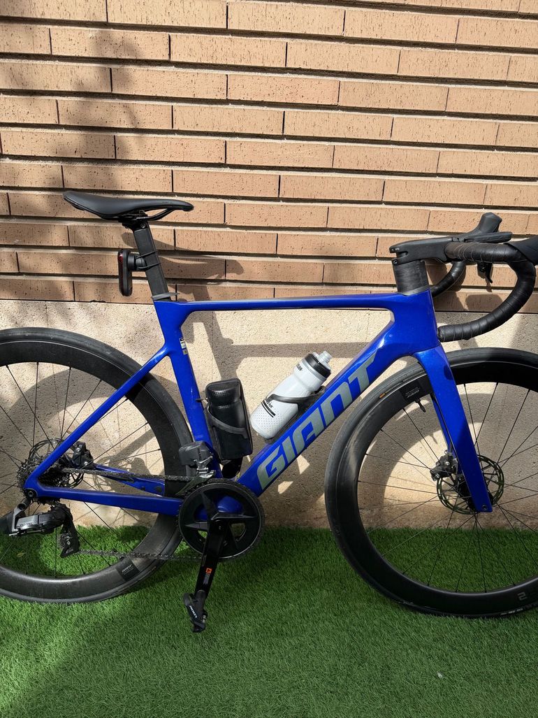 Used Giant Propel Advanced 1 2024 2024 Road & Gravel — image 1 of 7