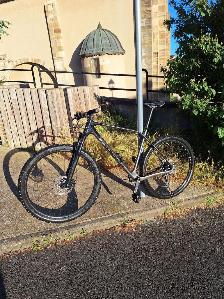 Used Orbea Alma Shimano SLX 2021 Mountainbike, Hellgrau — image 2 of 9