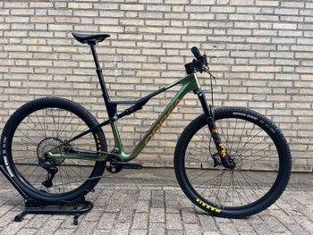 Used Orbea Oiz Shimano Deore XT Di2 2025 MTB