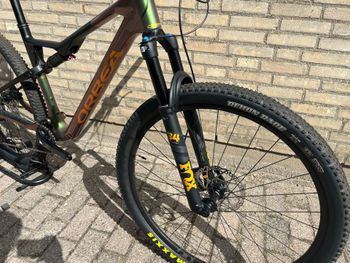 Used Orbea Oiz Shimano Deore XT Di2 2025 Mountainbike, Green — image 11 of 17