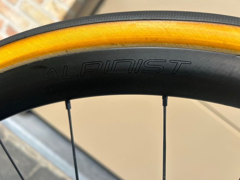 Used Specialized Aethos Shimano Dura Ace Di2 2024 Road & Gravel, Light Gray — image 5 of 6
