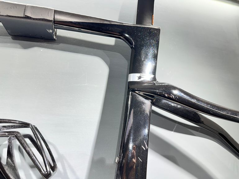 Used Pinarello DOGMA F DURA ACE Di2 Disc 2023 Frameset 2023 Road & Gravel, Black — image 13 of 17