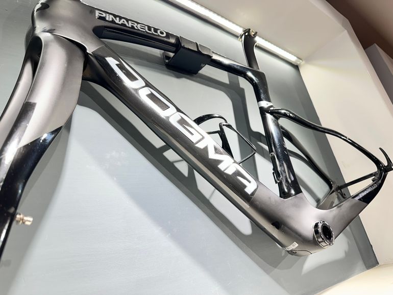 Used Pinarello DOGMA F DURA ACE Di2 Disc 2023 Frameset 2023 Road & Gravel, Black — image 10 of 17