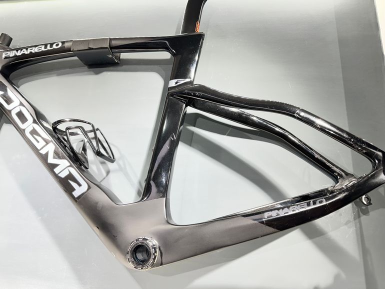 Used Pinarello DOGMA F DURA ACE Di2 Disc 2023 Frameset 2023 Road & Gravel, Black — image 9 of 17