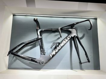 Used Pinarello DOGMA F DURA ACE Di2 Disc 2023 Frameset 2023 Road & Gravel, Black — image 5 of 17