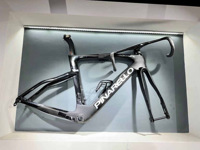 Used Pinarello DOGMA F DURA ACE Di2 Disc 2023 Frameset 2023 Road & Gravel, Black — image 5 of 17