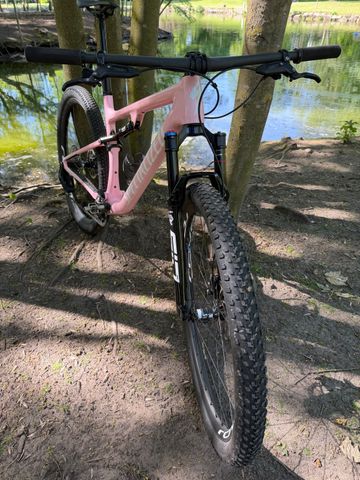 Used Specialized Epic Pro LTD 2024 2024 Mountainbike, Purple, 29 — image 3 of 18