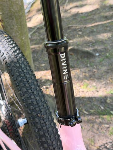 Used Specialized Epic Pro LTD 2024 2024 Mountainbike, Purple, 29 — image 9 of 18
