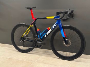 Used Trek Madone 8 SLR 2025 Road & Gravel — image 4 of 6