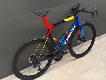 Used Trek Madone 8 SLR 2025 Road & Gravel — image 3 of 6