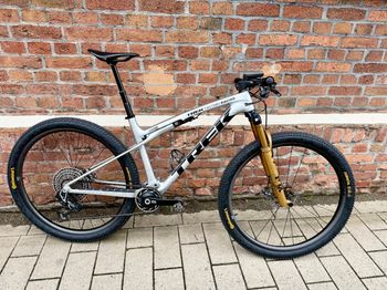 Used Trek Supercaliber SLR 9.9 XX AXS Gen 2 2024 2024 Mountainbike, Light Gray, 29 — image 2 of 19