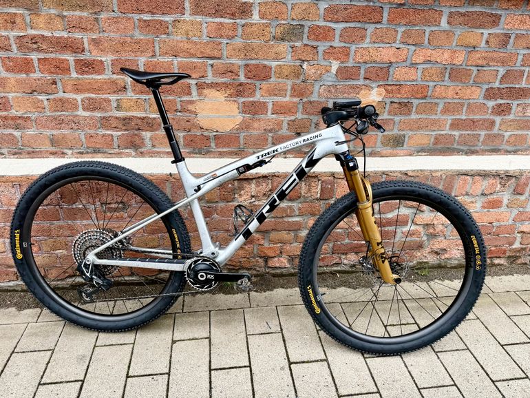 Used Trek Supercaliber SLR 9.9 XX AXS Gen 2 2024 2024 Mountainbike, Light Gray, 29 — image 2 of 19