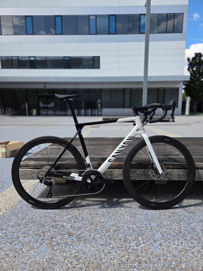 Used Canyon Ultimate CF SL 7 2024 2024 Road & Gravel — image 1 of 9