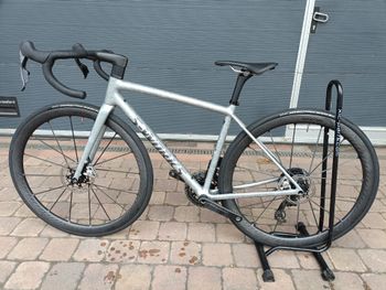 Used Specialized S-Works Aethos 2 - SRAM RED AXS 2026 2026 Road & Gravel, Gris claro — image 2 of 6