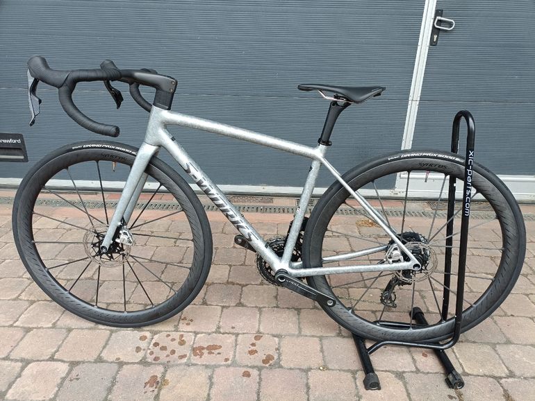 Used Specialized S-Works Aethos 2 - SRAM RED AXS 2026 2026 Road & Gravel, Gris claro — image 2 of 6